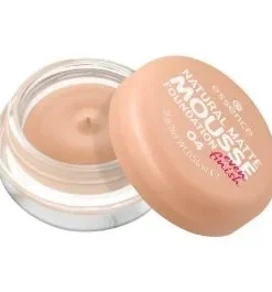 ESSENCE NATURAL MATTE MOUSE TECNI PUDER 04